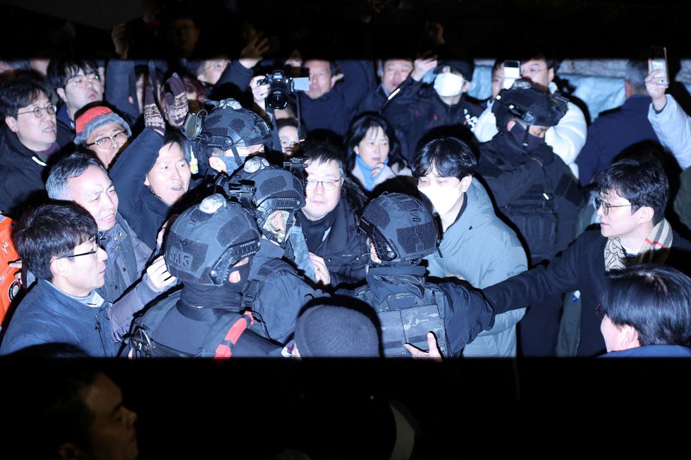 Soldiers, police and crowds clash in Seoul