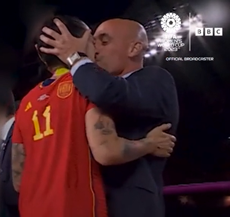 spain-players-get-mocking-and-matching-tattoos-after-england-women-s