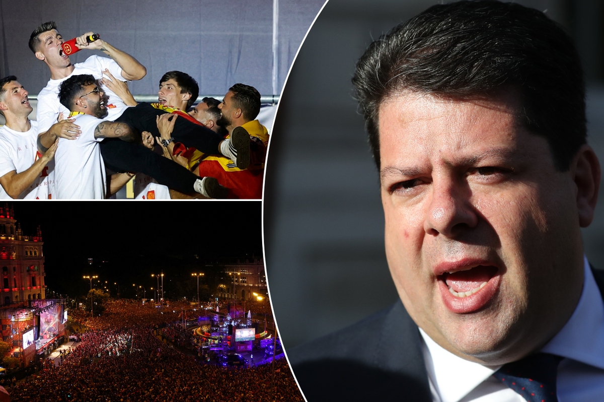 Spanish players/crowd celebrations/Fabian Picardo