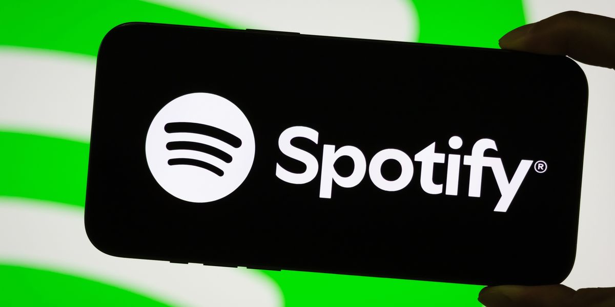 Spotify is DOWN in mass outage as thousands unable to stream Spotify is DOWN in mass outage as thousands unable to stream