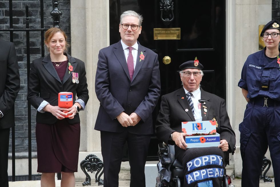 Starmer buying a poppy