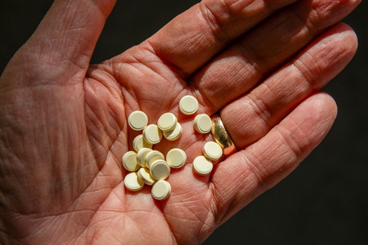 STATINS IN HAND