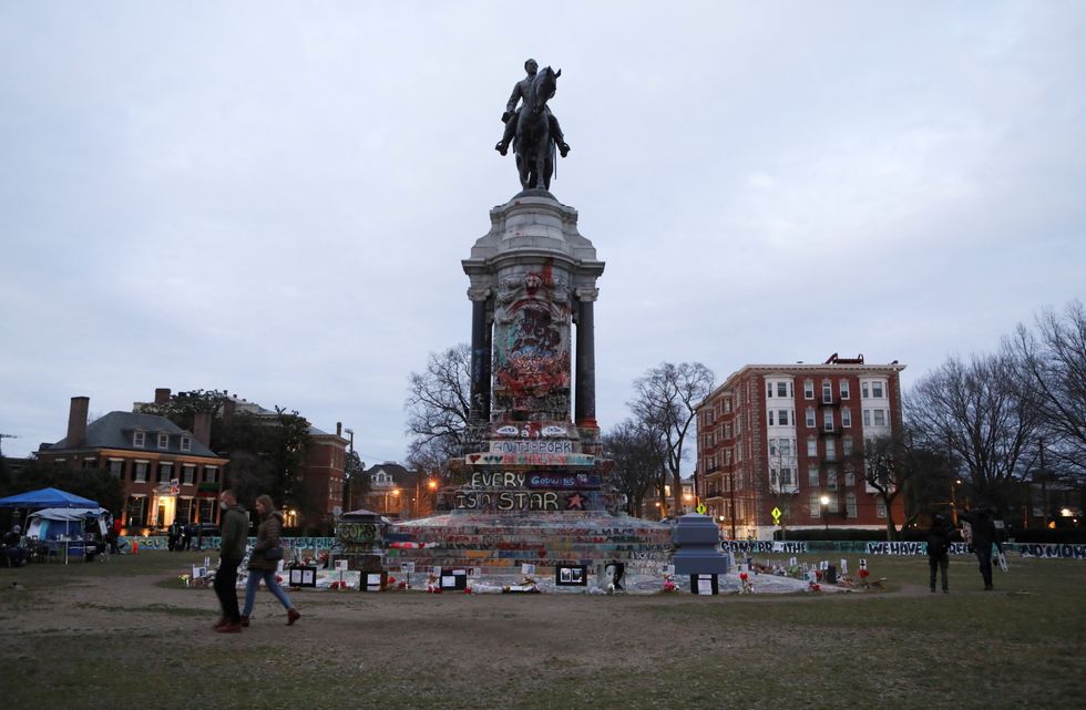 Statue of Confederate General Robert E. Lee,