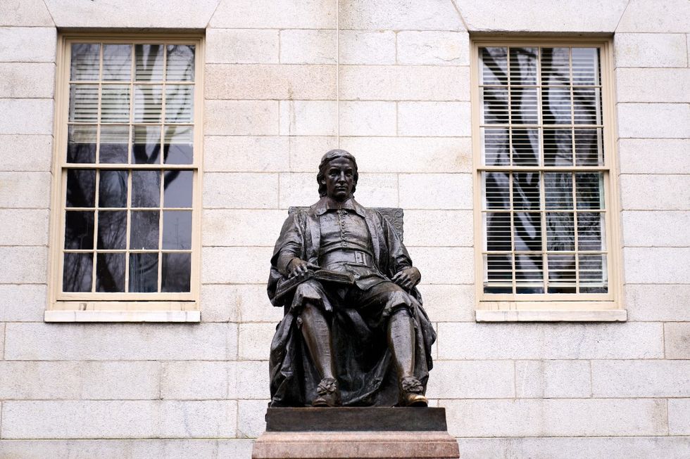 Statue of John Harvard