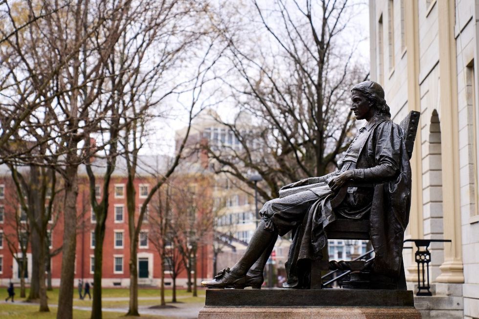 Statue of John Harvard