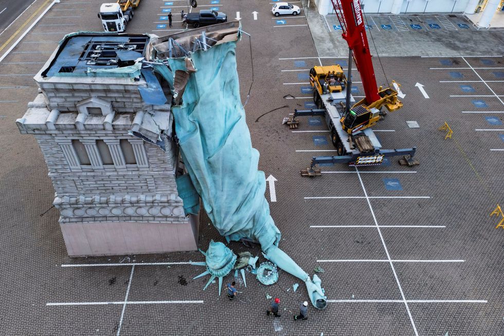 Statue of Liberty collapse