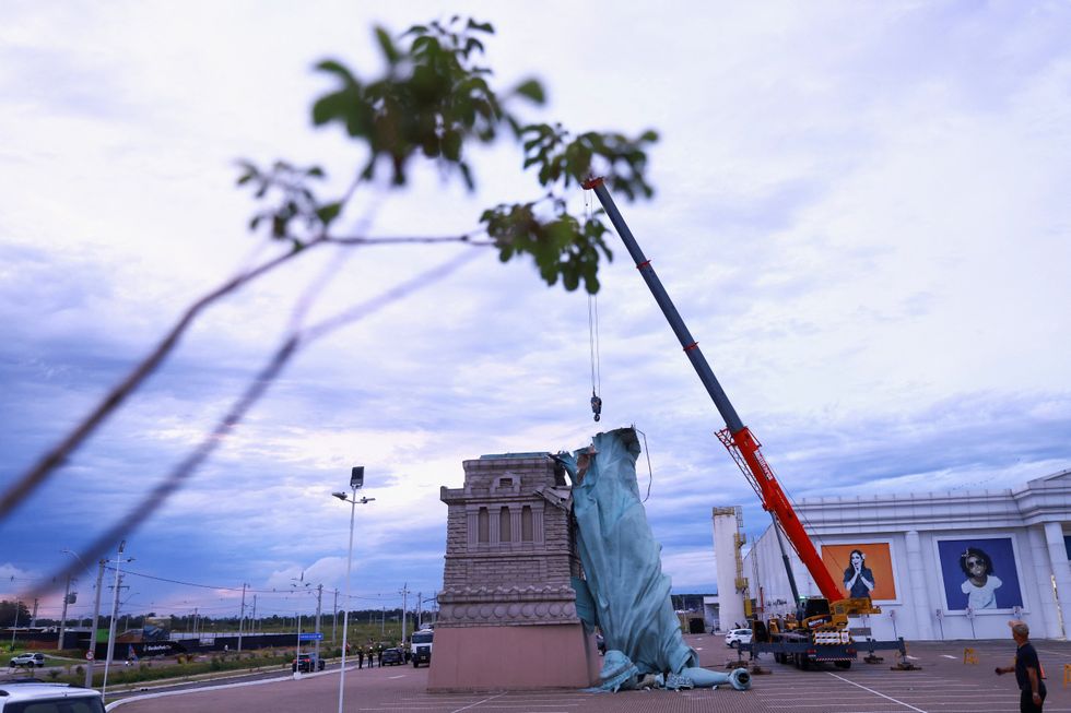 Statue of Liberty collapse