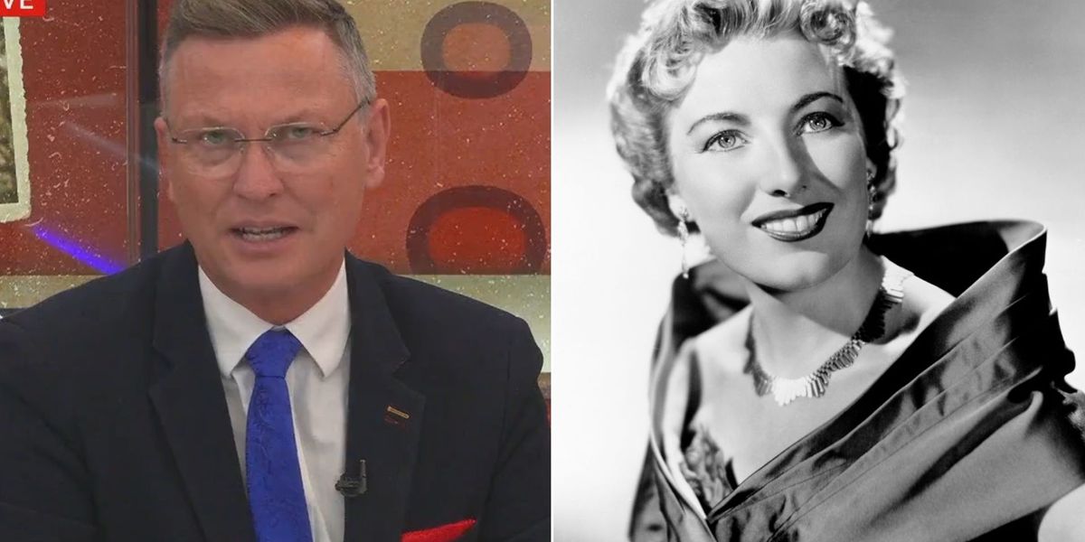 NextImg:'What a woman!' Stephen Dixon reminisces on time he interviewed Dame Vera Lynn amid calls for a memorial