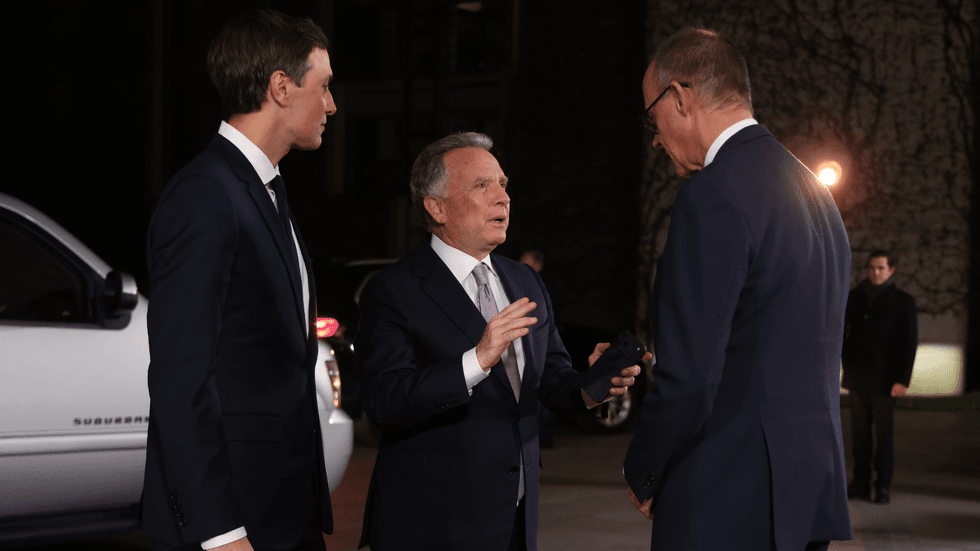 Steve Witkoff a Jared Kushner hovoří s kancléřem Friedrichem Merzem