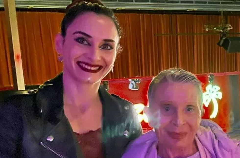 Sticky Vicky and daughter