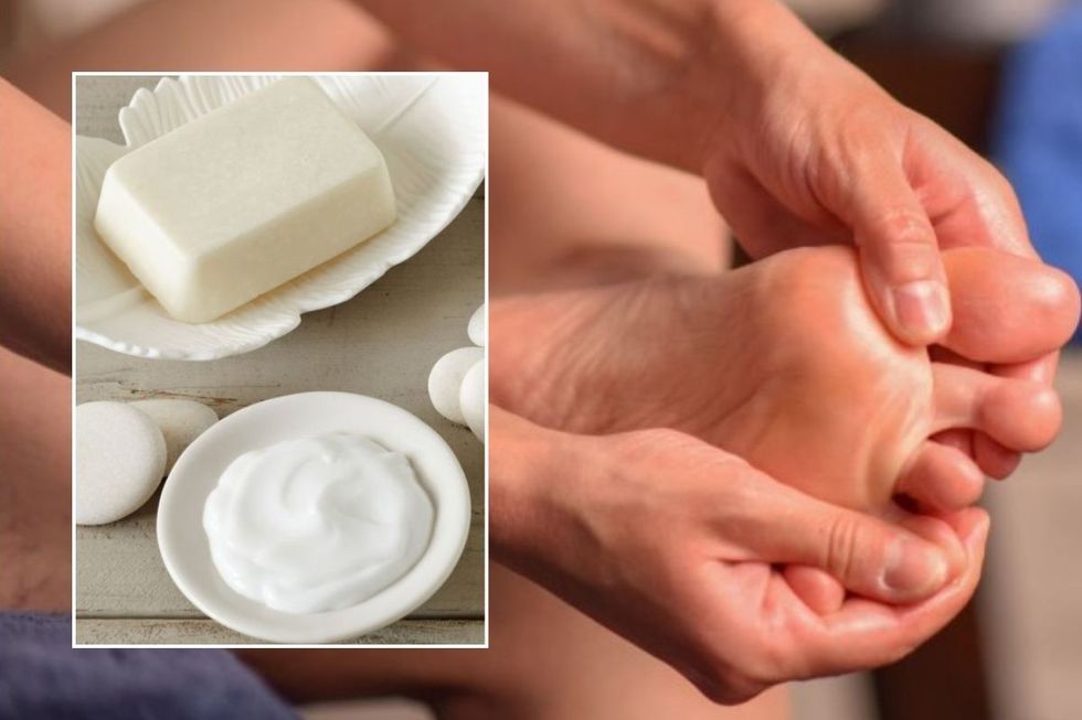 STOCK IMAGE FEET AND SHEA BUTTER