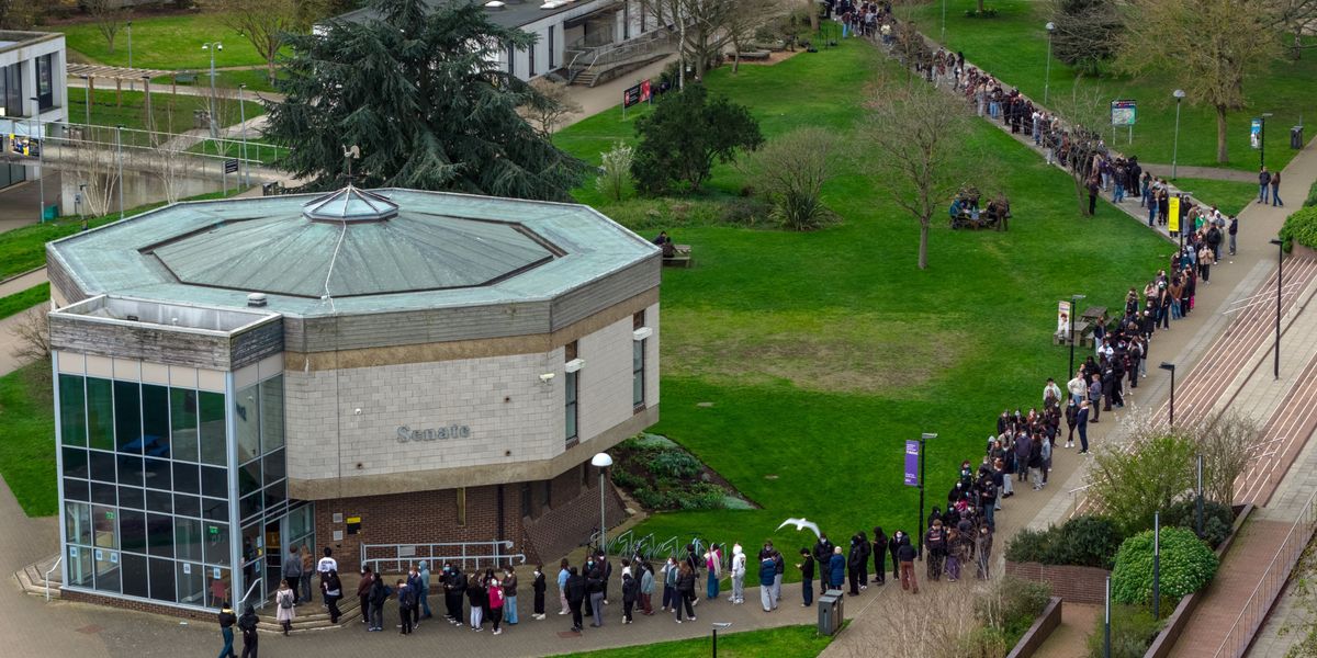 One million young Britons to be offered meningitis B vaccine after multiple outbreaks of 'horrendous' disease