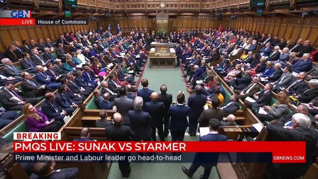 'A complete s***show!' Keir Starmer BLASTS Rishi Sunak for 'farcical incompetence' in furious rant