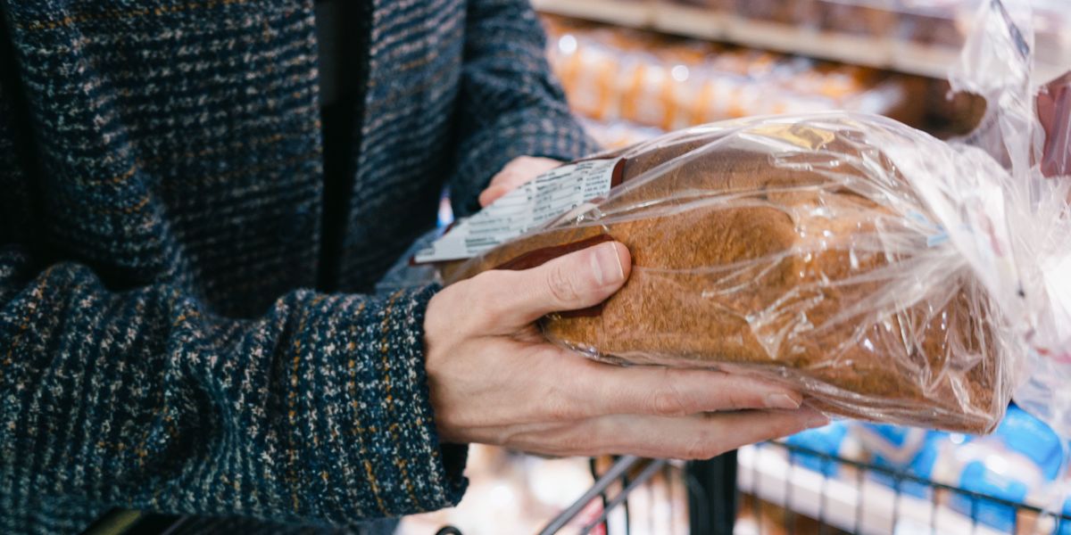 ‘Do not eat’ alert issued to Britons after 18 bread products linked to contamination fears ‘Do not eat’ alert issued to Britons after 18 bread products linked to contamination fears