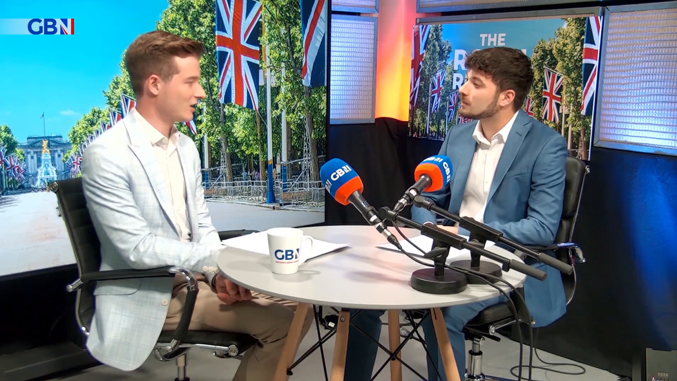 Svar Nanan-Sen, Cameron Walker