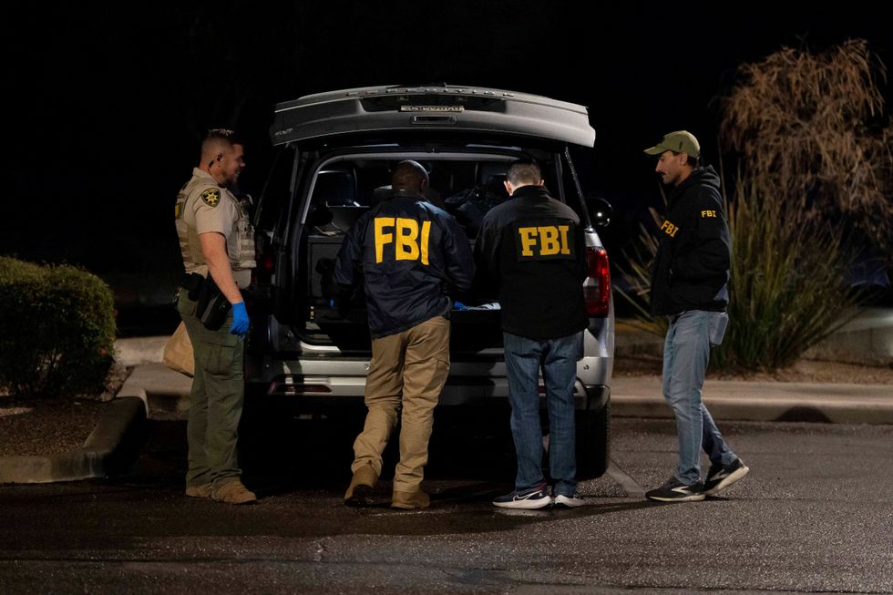 Swat police and FBI agents deployed in Tuscon