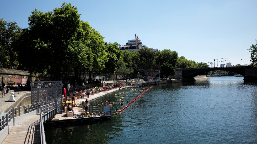 Swimming in the Seine