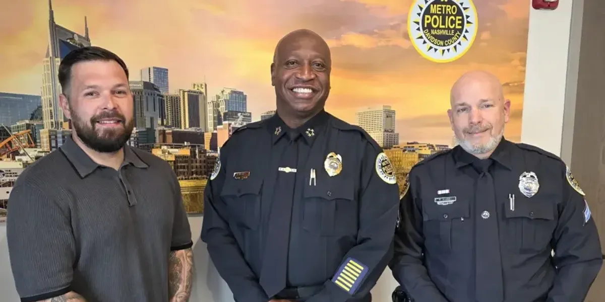 Hero off-duty British policeman saves US cop’s life from rampaging gunman while on holiday Hero off-duty British policeman saves US cop’s life from rampaging gunman while on holiday