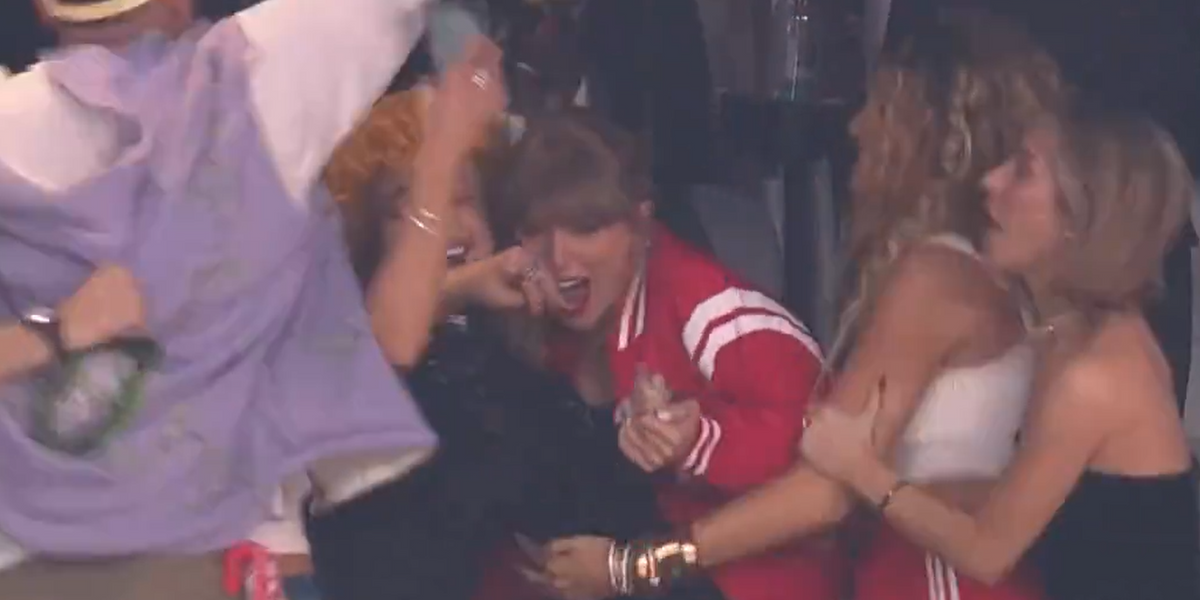 NextImg:Taylor Swift crushed during Super Bowl win before emotional embrace with Travis Kelce
