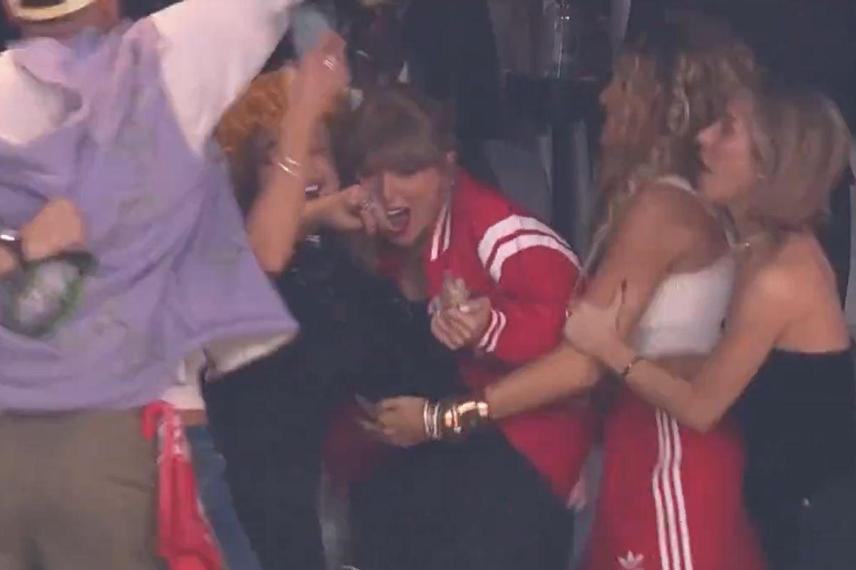 Taylor Swift celebrating