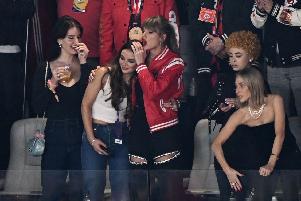 Taylor Swift was joined by her celebrity friends in the stands