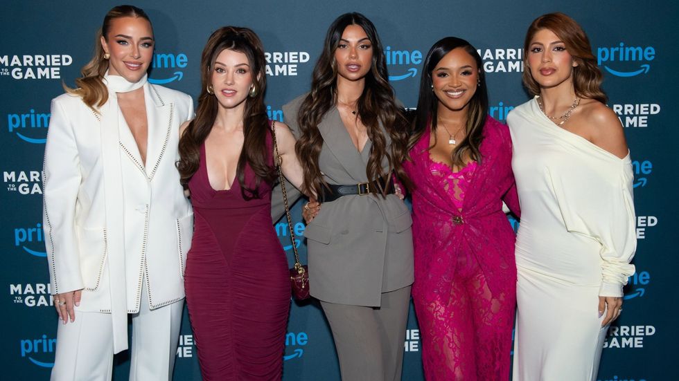 Taylor Ward, Cat Harding, Claudia Rodr\u00edguez, Stephanie Hope and Gabrielle Figueiredo