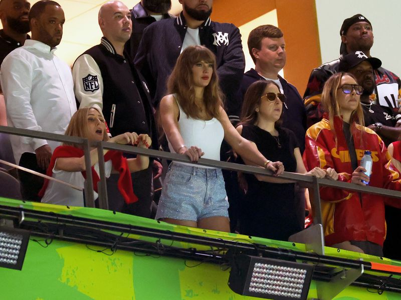 Taylor Swift's 5-word reaction to Super Bowl boos 'unveiled' as singer  faces unexpected reaction from football fans
