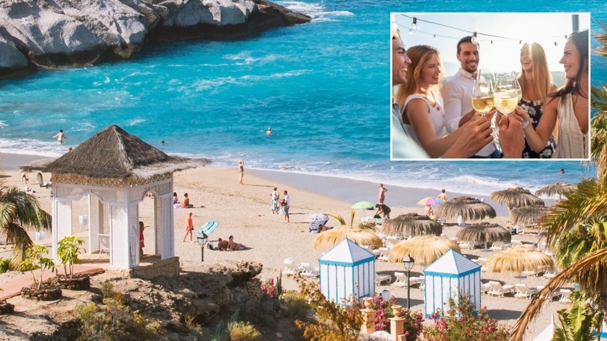 Tenerife / Holidaymakers drinking