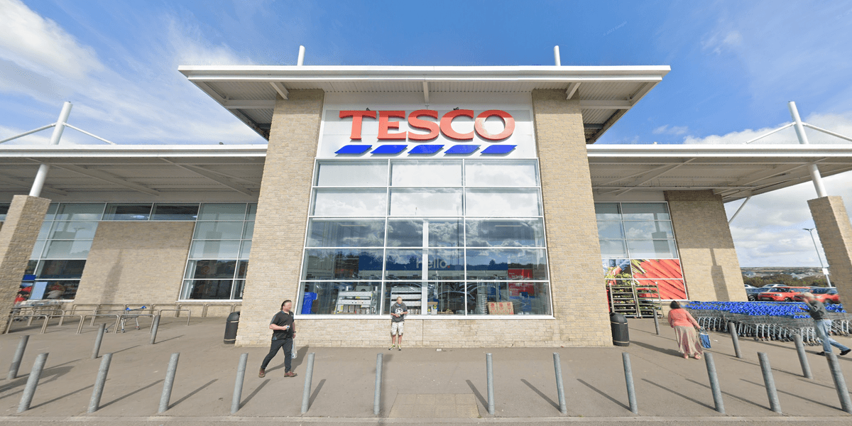 Tesco issues apology after putting up Welsh signs… in Cornwall supermarket Tesco issues apology after putting up Welsh signs… in Cornwall supermarket