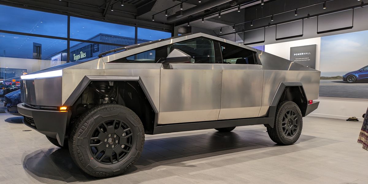 NextImg:Tesla forced to recall 172 vehicles daily amid ‘durability and safety’ concerns for popular model