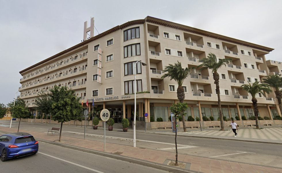 The 50-year-old husband and his 48-year-old wife were staying at the Costa Narejos Hotel in Los Narejos