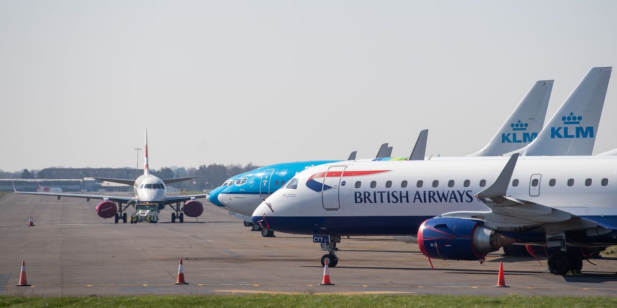 NextImg:UK airport CLOSED after plane undercarriage 'collapses' following emergency landing