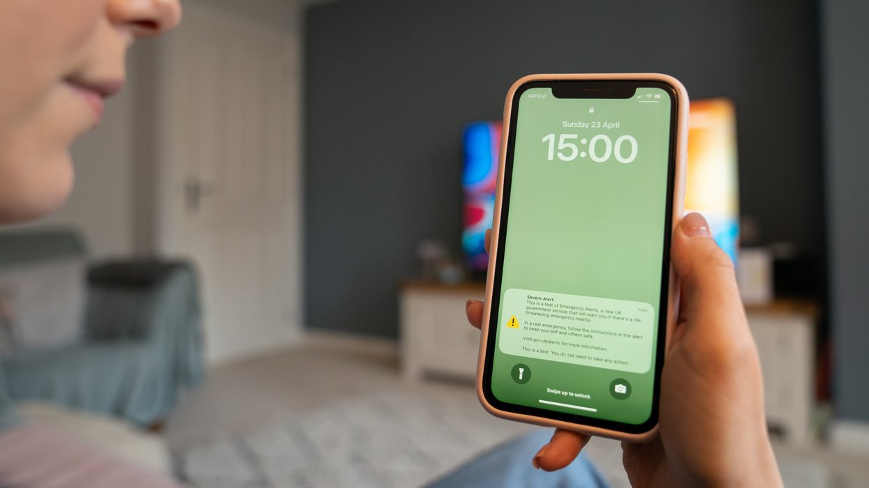 The alarm is set to go off on Sunday at 3pm