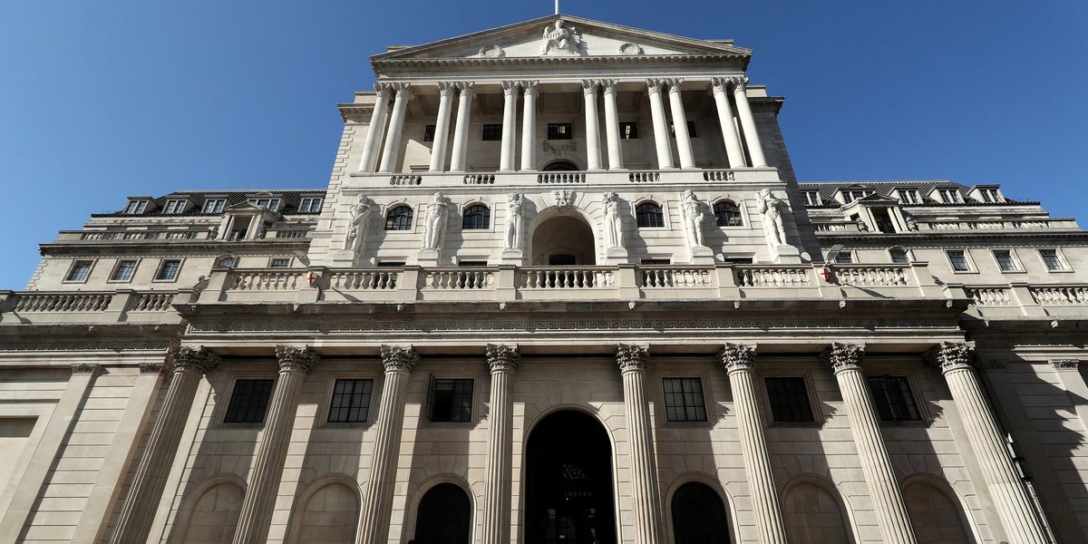 Bank of England now allows ‘genderfluid’ men to wear eyeshadow and heels thumbnail