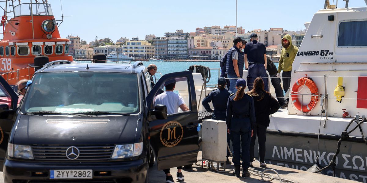 NextImg:Europe migrant crisis: Three dead and 19 others rescued after dinghy smashes into rocks