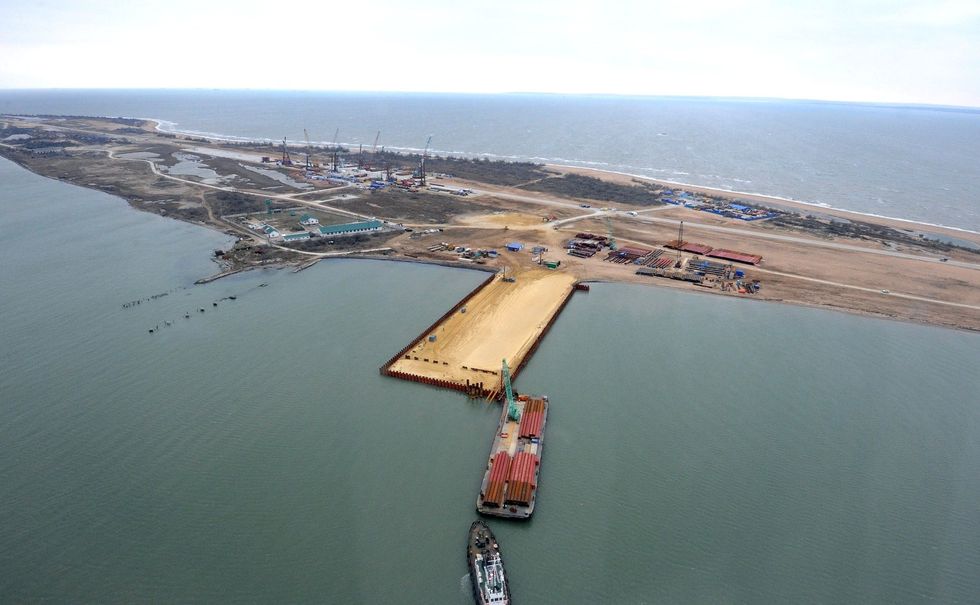 The building of the pivotal bridge in 2016