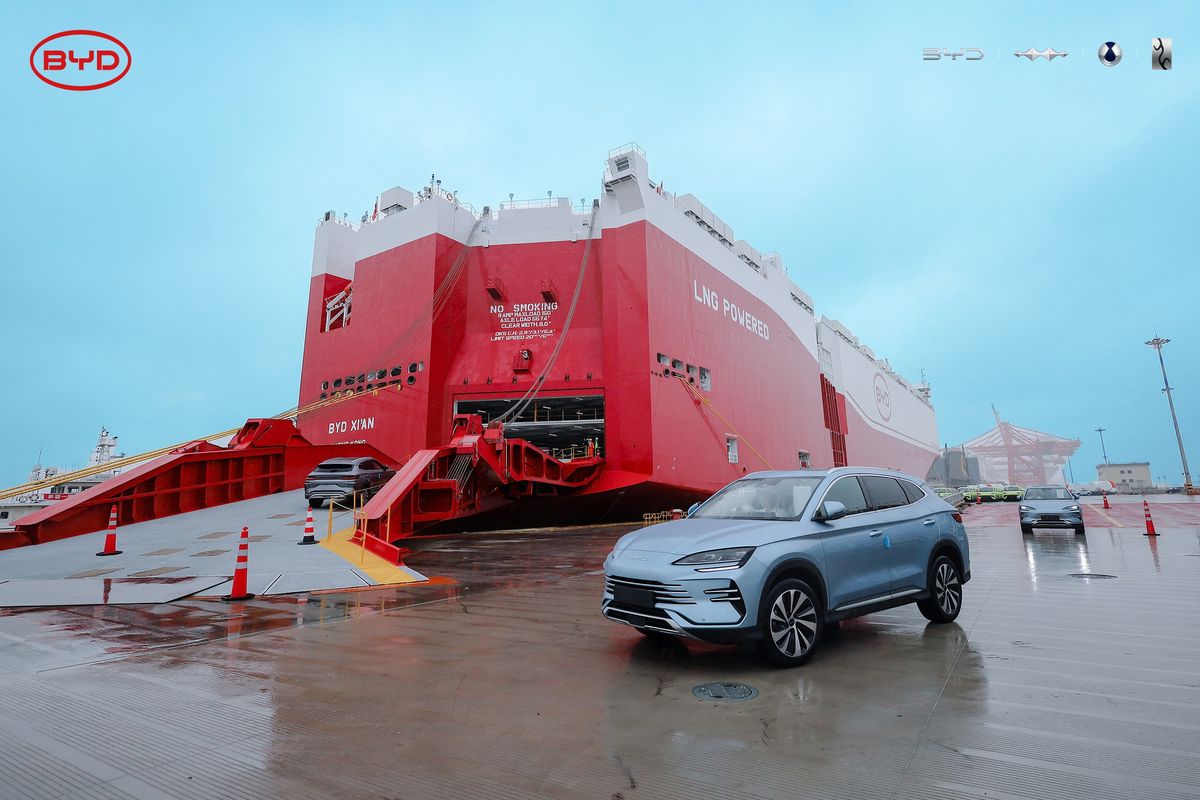 The BYD Xi'an ship is carrying 7,000 'new energy vehicles' to Europe
