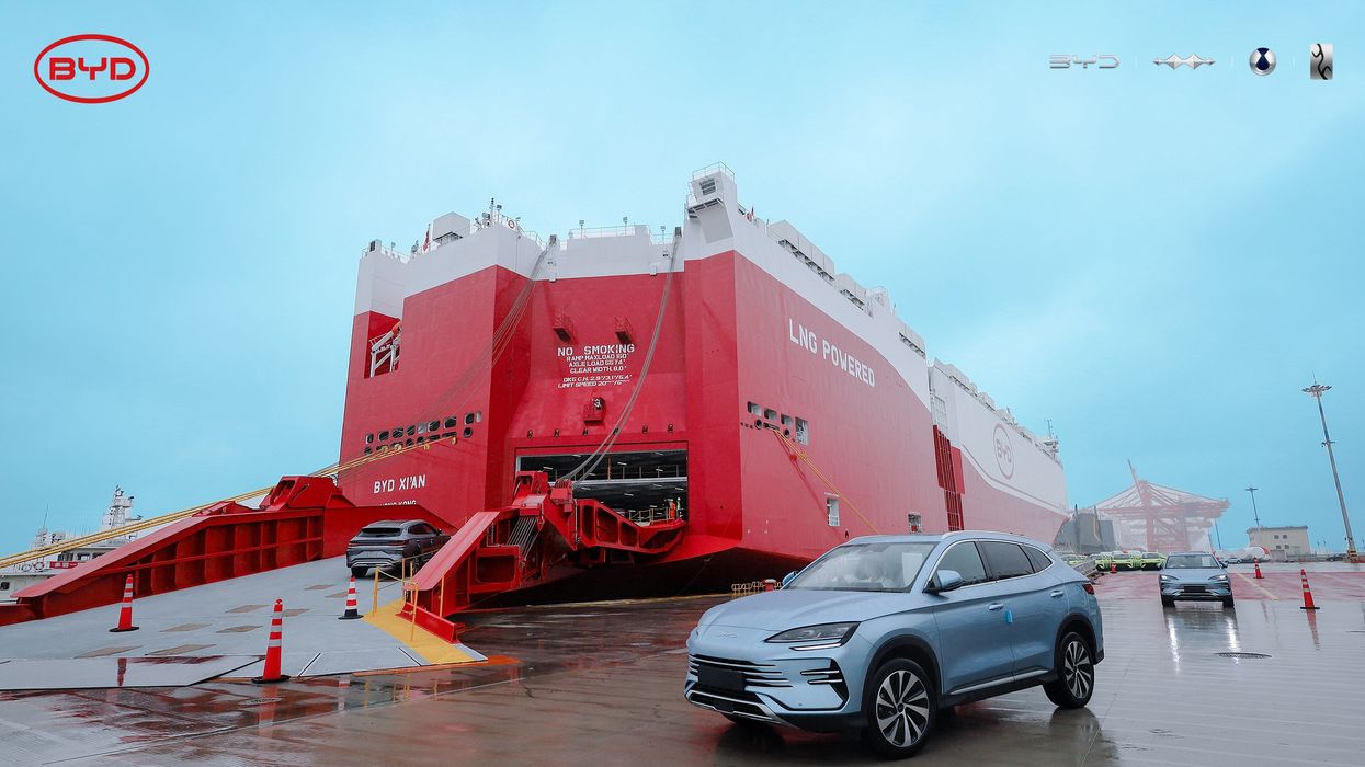 The BYD Xi'an ship is carrying 7,000 'new energy vehicles' to Europe