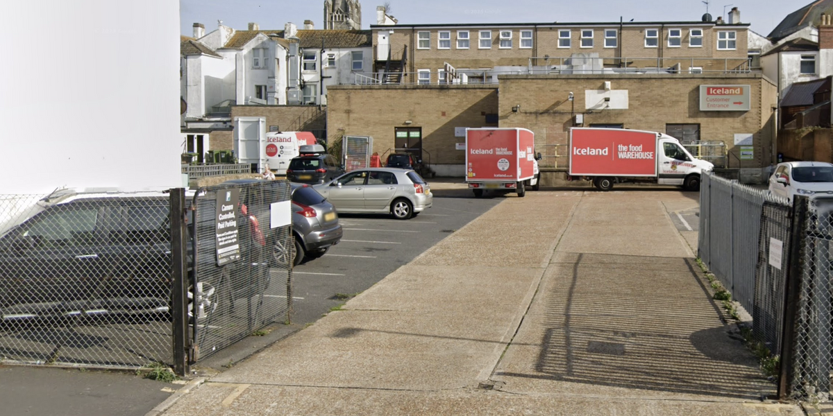 NextImg:Parking row erupts after driver was charged £83.50 for just ONE HOUR after firm fined him over 'stupid reason'