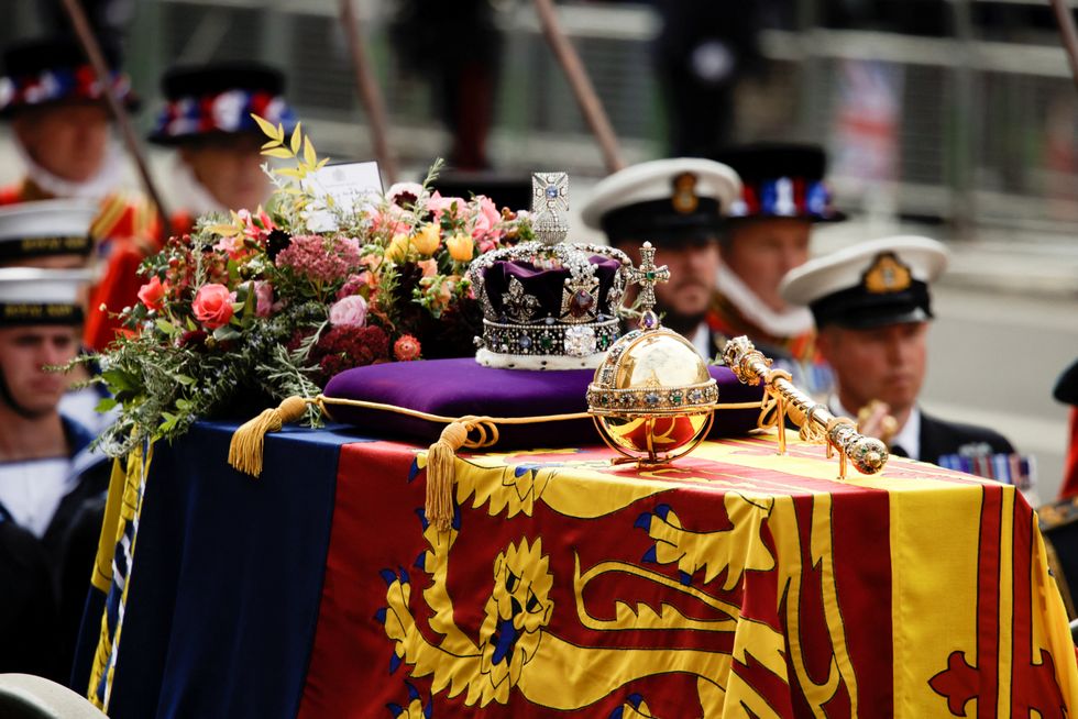 The coffin of Britain's Queen Elizabeth is carried on the day of the state funeral and burial of Britain's Queen Elizabeth, in London, Britain, September 19, 2022.   REUTERS/Alkis Konstantinidis/Pool