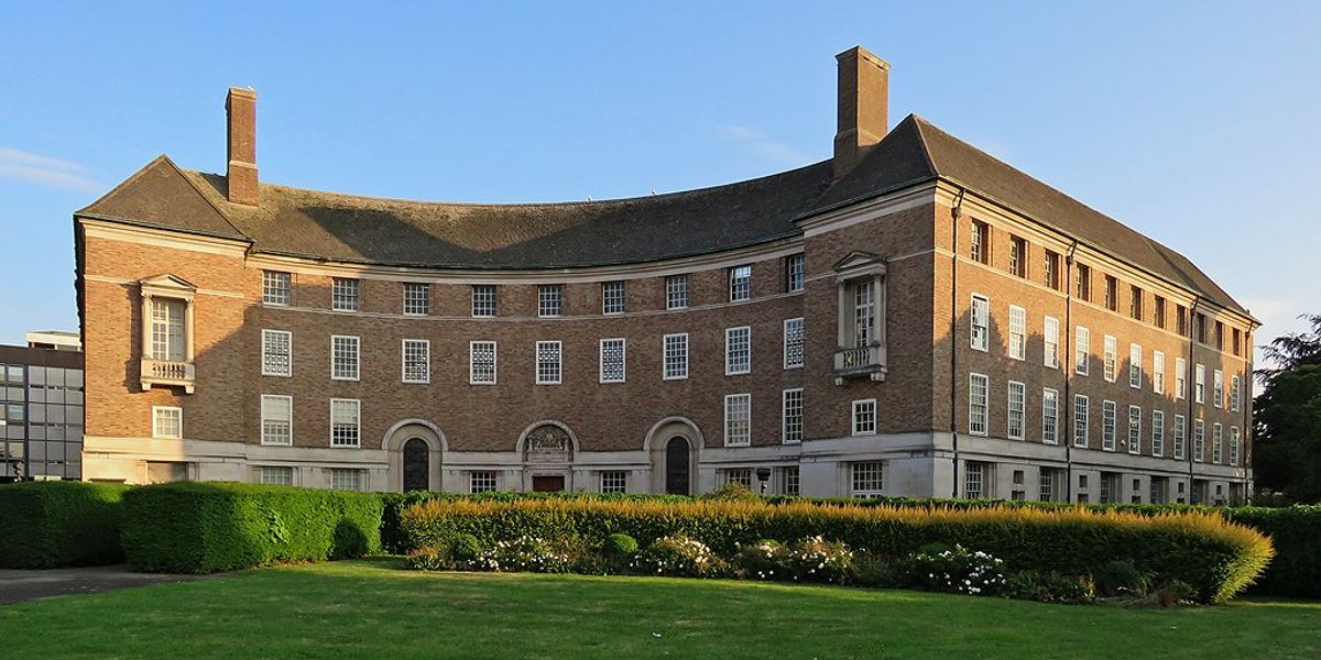 Council told to declare state of emergency as van-dwellers with ‘complex needs’ descend on historic town Council told to declare state of emergency as van-dwellers with ‘complex needs’ descend on historic town