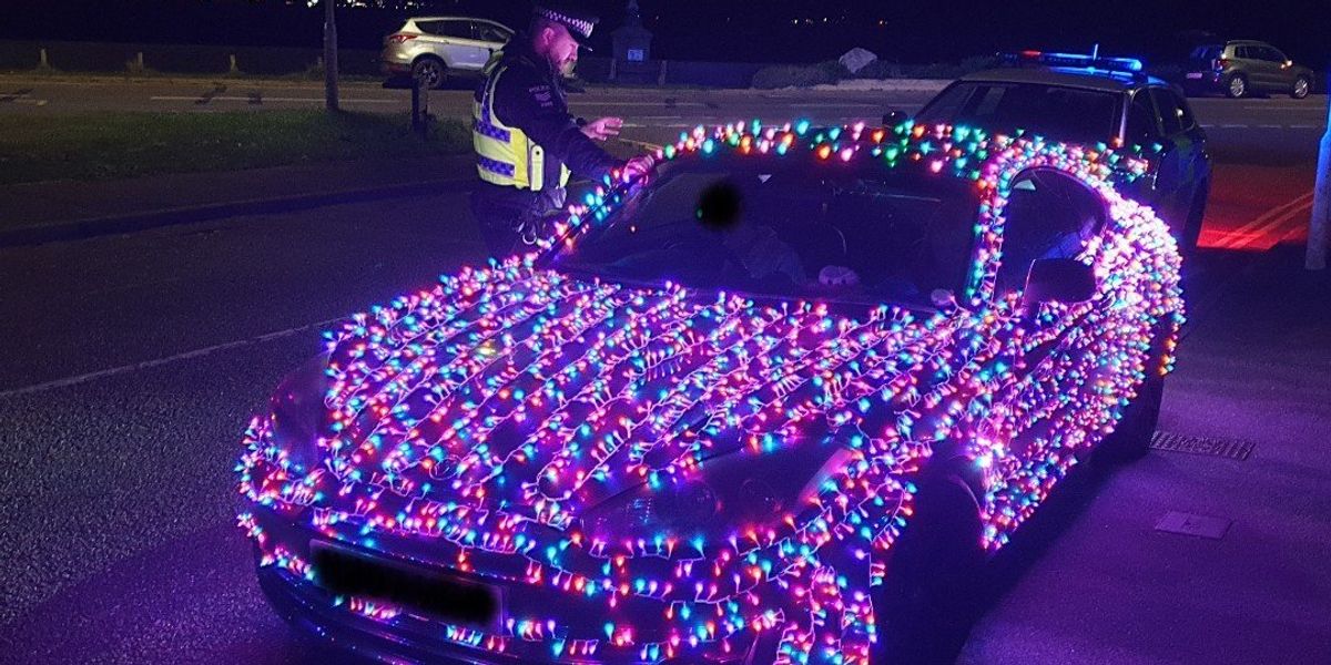 Driver pulled over by ‘Grinch’ police for covering car in Christmas lights amid law break warning Driver pulled over by ‘Grinch’ police for covering car in Christmas lights amid law break warning