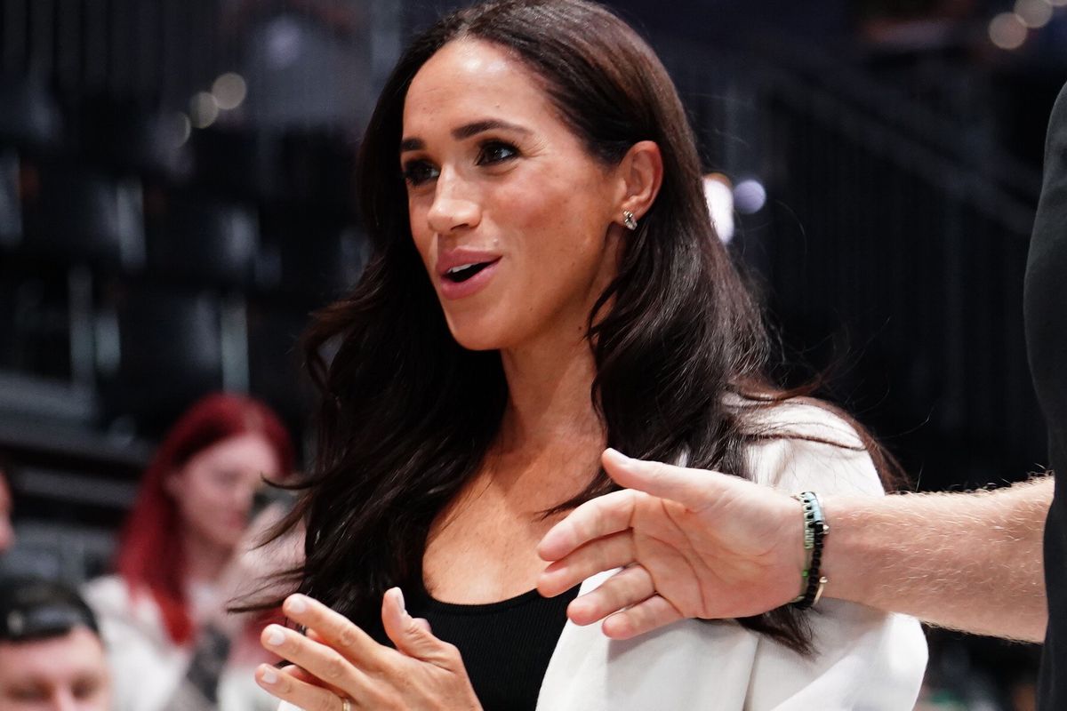 Meghan Markle still not wearing engagement ring in new pictures from ...