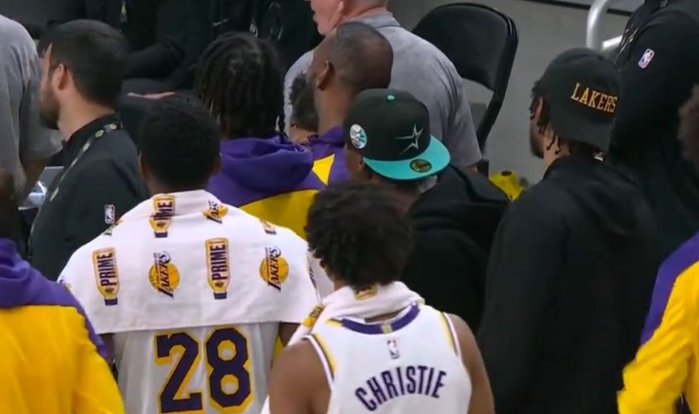 The entire Lakers bench got up at one stage to watch it unfold