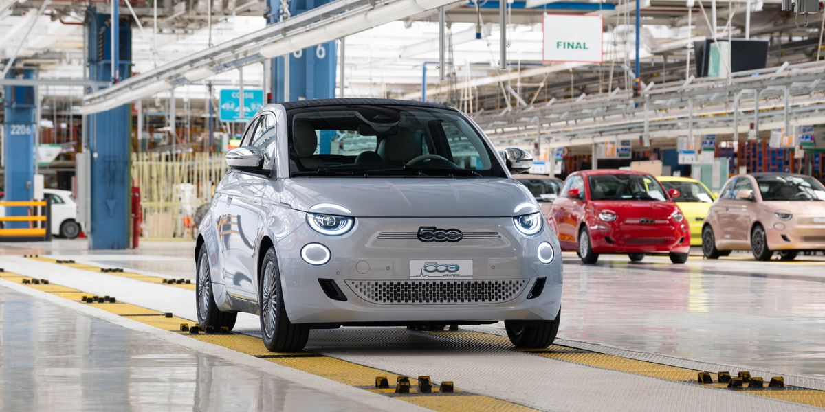 NextImg:Major car brand pauses production of electric vehicle as Stellantis bosses warn of 'deep trouble'