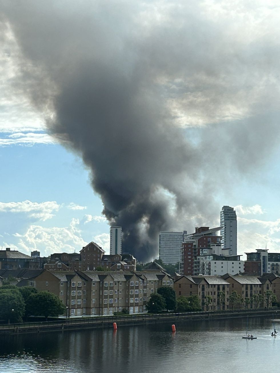 Firefighters rush to tackle huge blaze at Isle of Dogs as pl