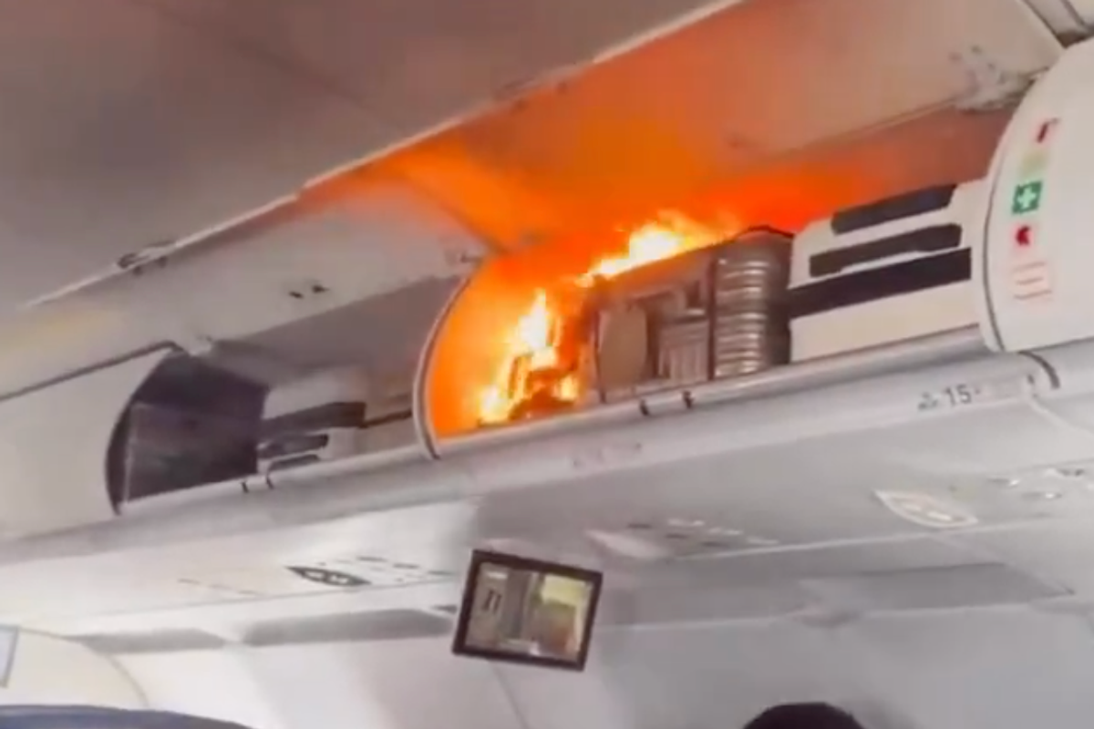 The fire took place in the overhead luggage compartment