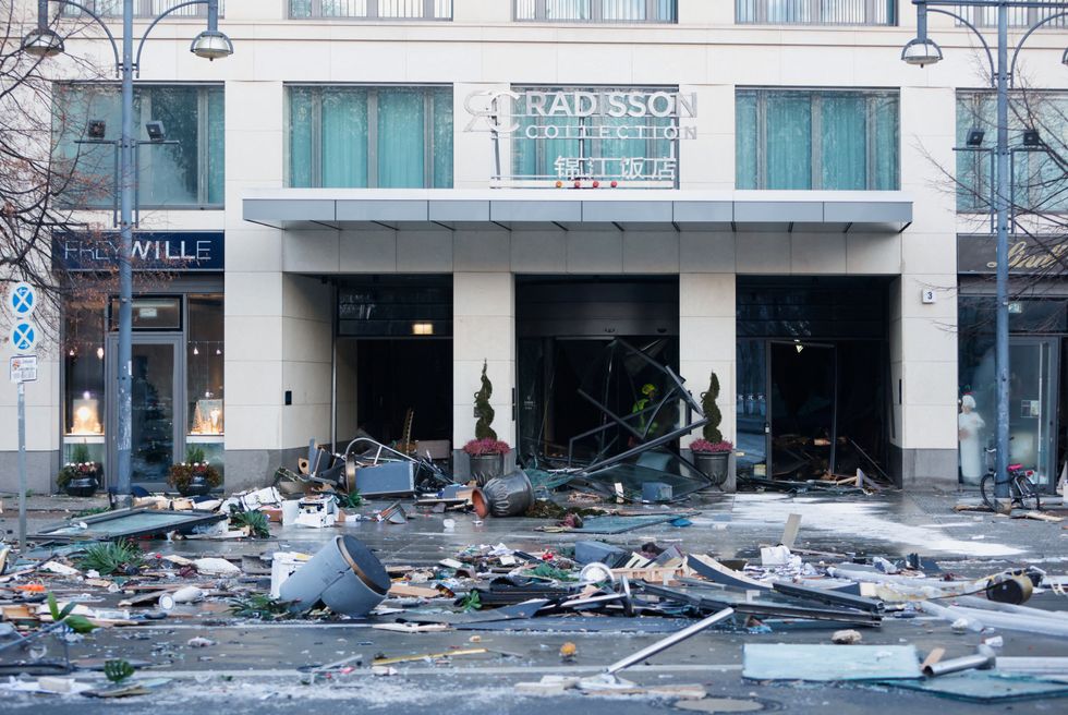 The fish tank burst and smashed as 1500 fish were killed in Berlin