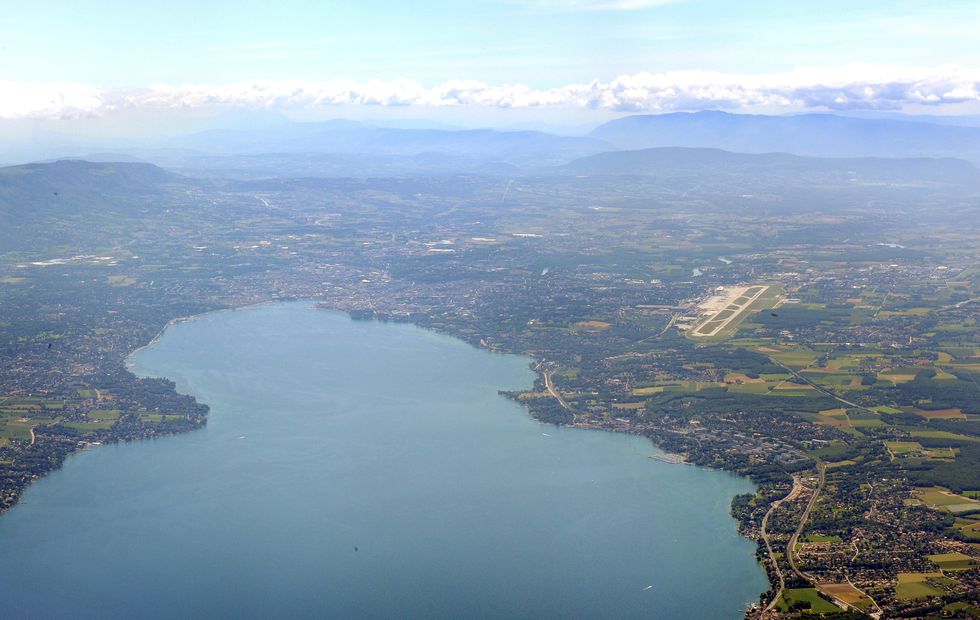The flightpath into Lake Geneva