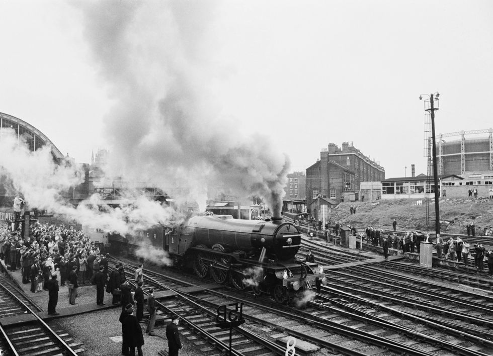 The Flying Scotsman at Edinburgh station in 1968
